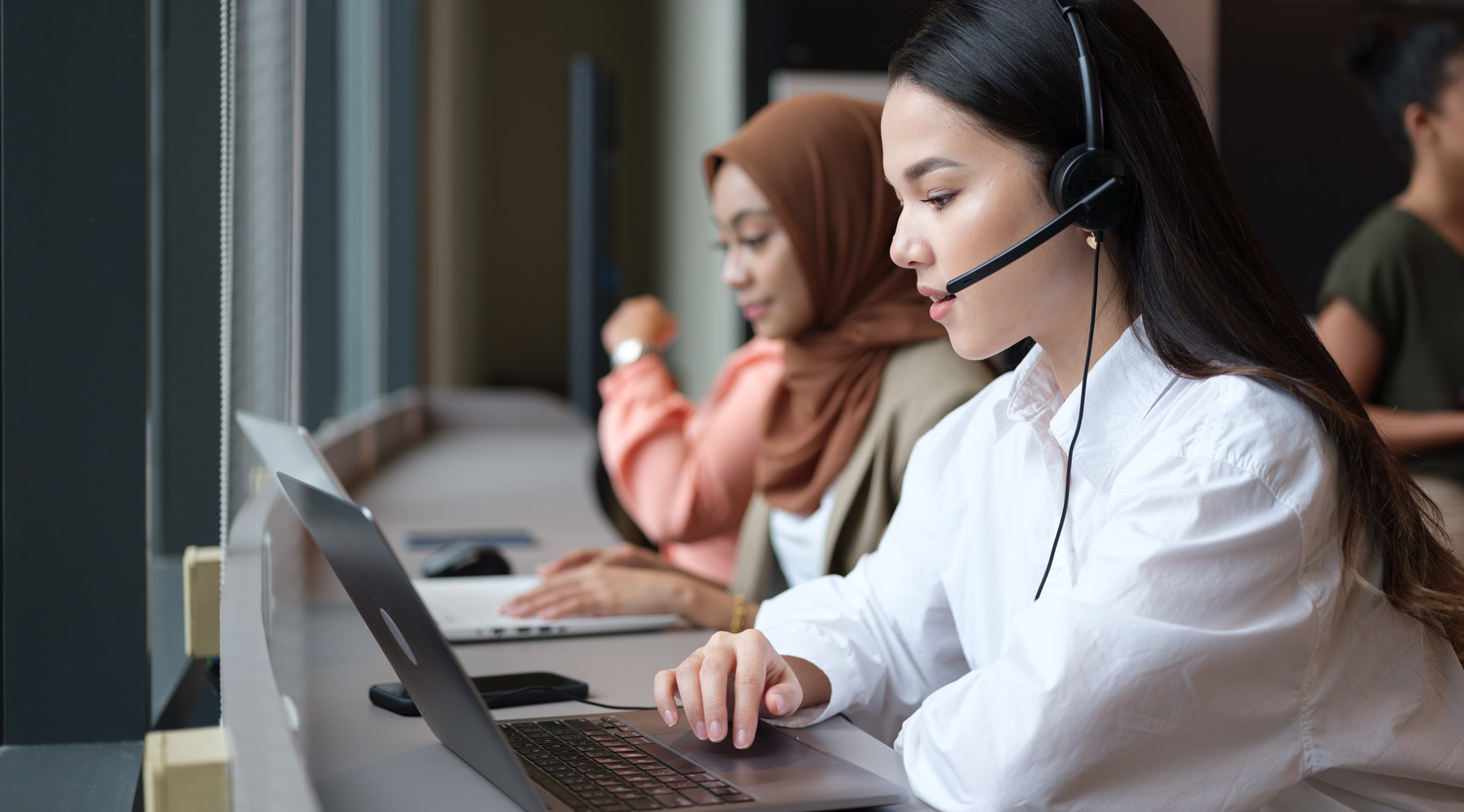Lowongan Kerja: Customer Service (Transportasi)